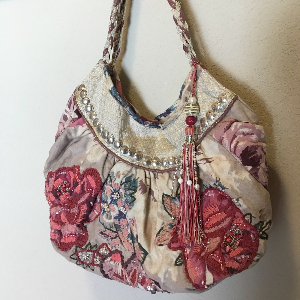 Adorable Floral Shimmery Purse!